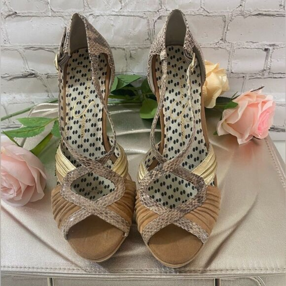 Elegant Tan and Gold Women's Sandals